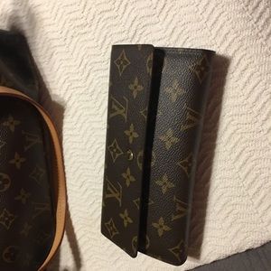 Louis Vuitton wallet almost new Slightly used $350